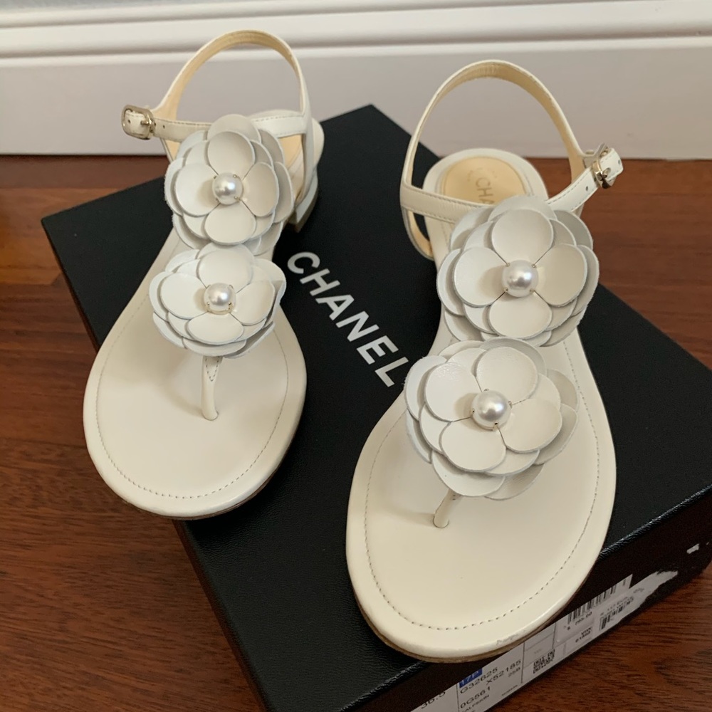 💕Authentic Chanel sandals🌸